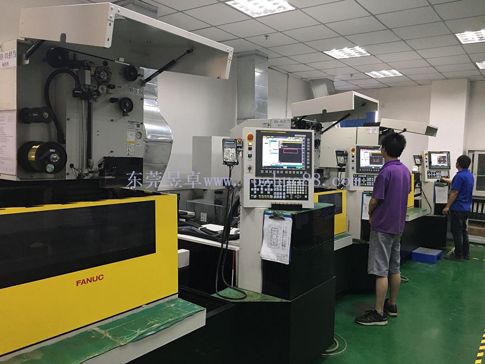 注塑模具廠生產設備-發那科CNC加工中心 注塑模具廠生產設備-發那科CNC加工中心